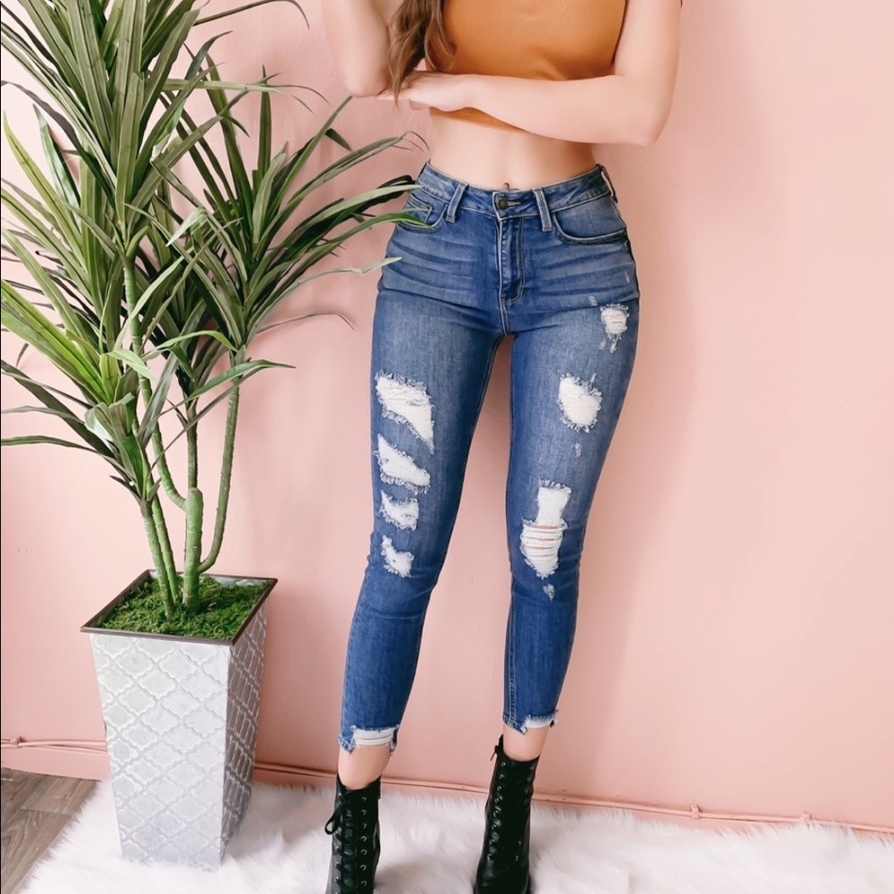 ❌SOLD‼️ NWT Distressed Skinny Jeans